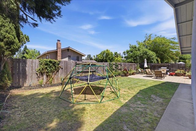 8465 Cortadera Dr, Orangevale, CA 95662