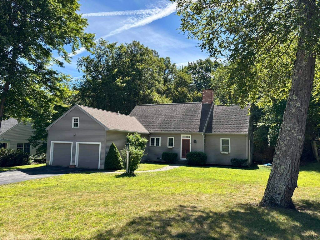 15 Hubbard Road, Dover, NH 03820