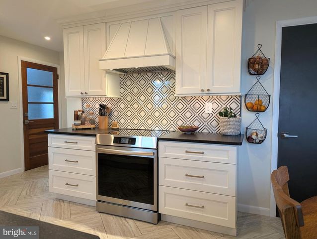 962 ANDERSON FERRY RD, Mount Joy, PA 17552