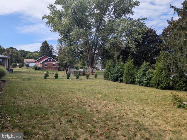 962 ANDERSON FERRY RD, Mount Joy, PA 17552