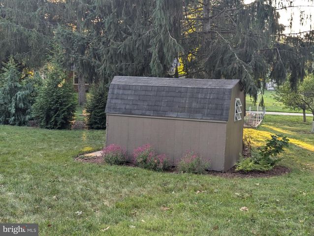 962 ANDERSON FERRY RD, Mount Joy, PA 17552