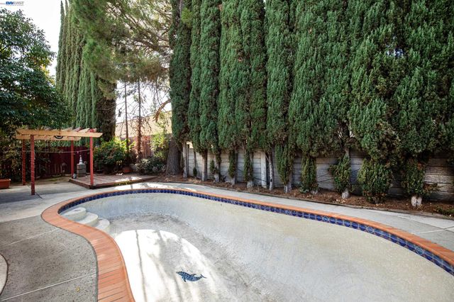 3241 Arnaudo Ln, Tracy, CA 95376