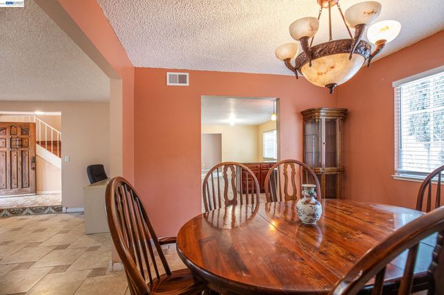 3241 Arnaudo Ln, Tracy, CA 95376