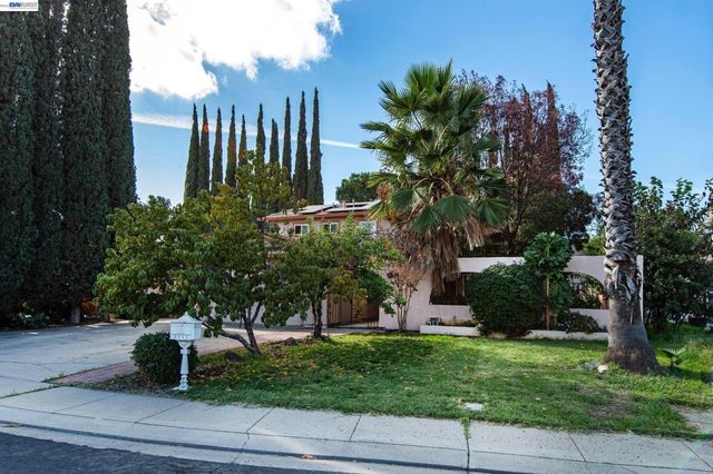 3241 Arnaudo Ln, Tracy, CA 95376