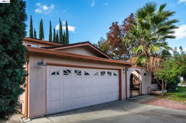 3241 Arnaudo Ln, Tracy, CA 95376