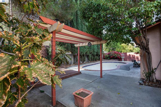3241 Arnaudo Ln, Tracy, CA 95376