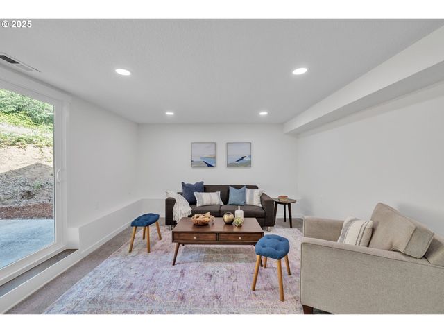 37465 DUBARKO Rd, Sandy, OR 97055