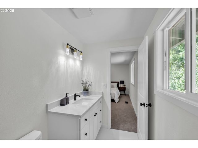 37465 DUBARKO Rd, Sandy, OR 97055