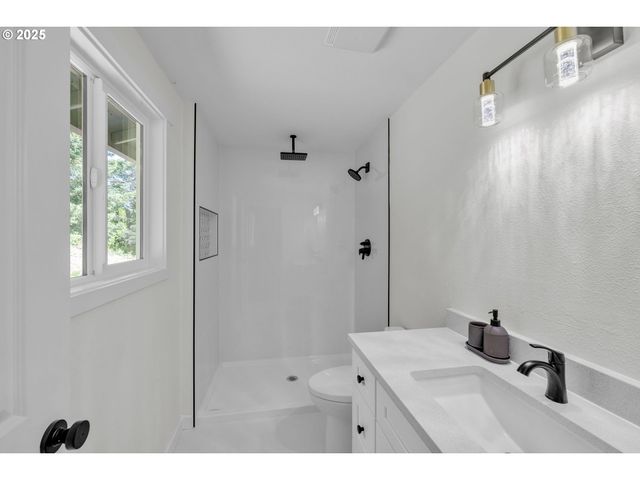 37465 DUBARKO Rd, Sandy, OR 97055