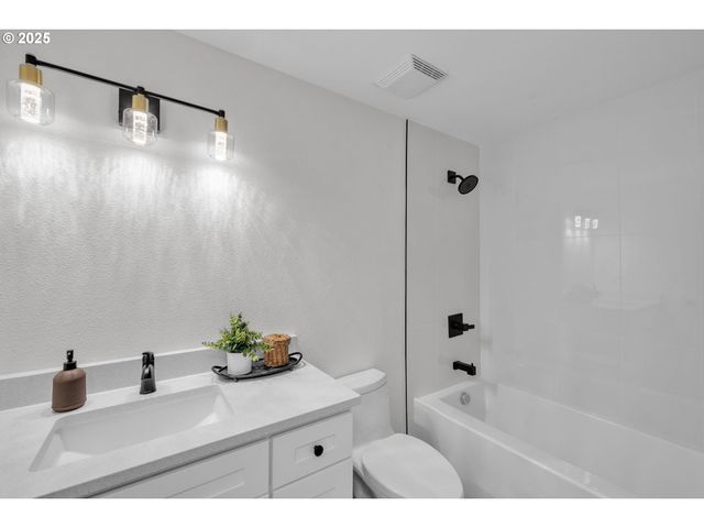 37465 DUBARKO Rd, Sandy, OR 97055