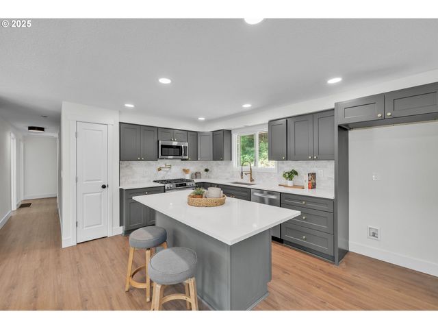 37465 DUBARKO Rd, Sandy, OR 97055