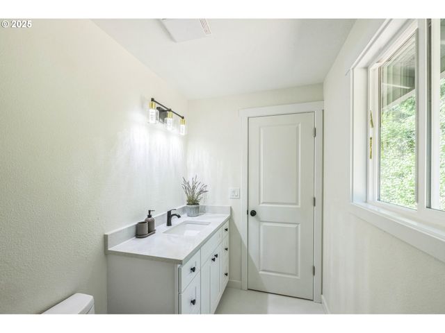 37465 DUBARKO Rd, Sandy, OR 97055