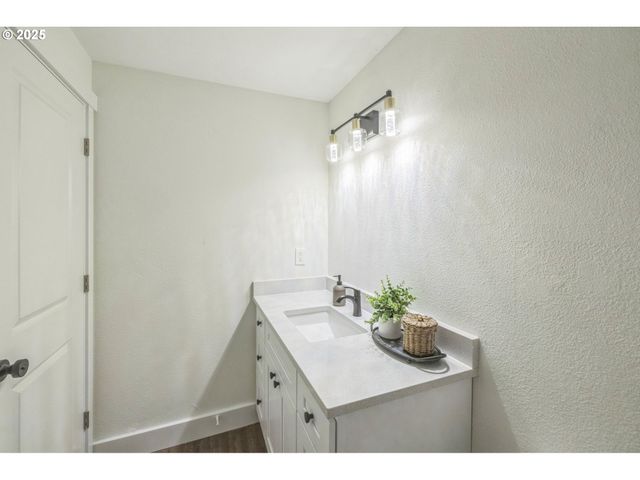 37465 DUBARKO Rd, Sandy, OR 97055