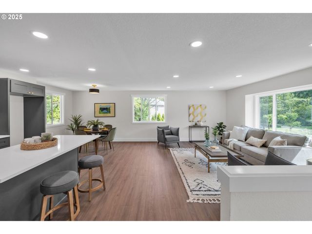 37465 DUBARKO Rd, Sandy, OR 97055