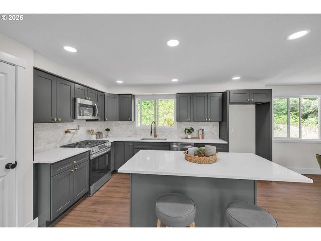 37465 DUBARKO Rd, Sandy, OR 97055