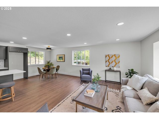 37465 DUBARKO Rd, Sandy, OR 97055