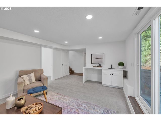 37465 DUBARKO Rd, Sandy, OR 97055