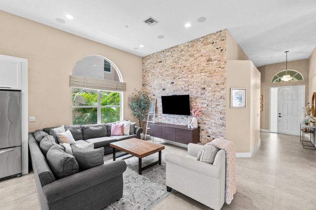7868 NW 71st Way, Parkland, FL 33067