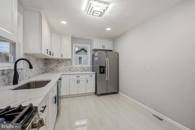 30 3RD AVE, Halethorpe, MD 21227