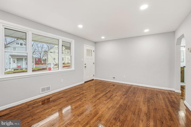 30 3RD AVE, Halethorpe, MD 21227