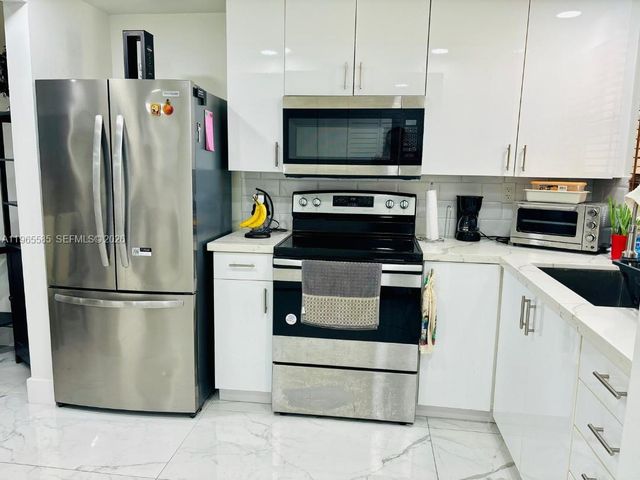 2780 N Pine Island Rd 101, Sunrise, FL 33322