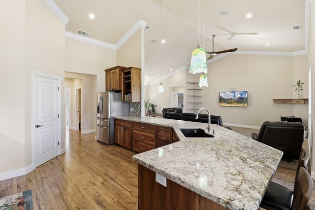 21089 Falling Leaf Road, Redding, CA 96003