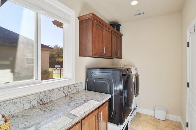 21089 Falling Leaf Road, Redding, CA 96003