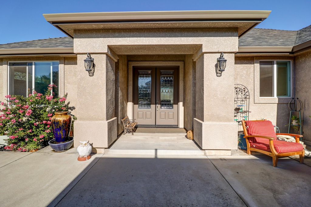 21089 Falling Leaf Road, Redding, CA 96003