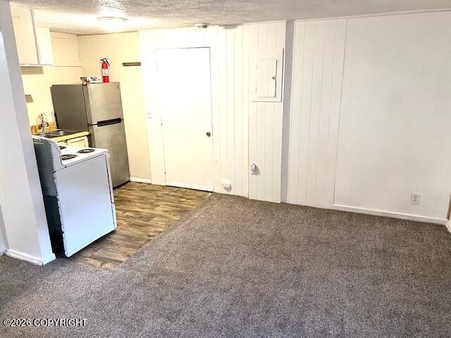 3804 Lois Drive, Anchorage, AK 99517