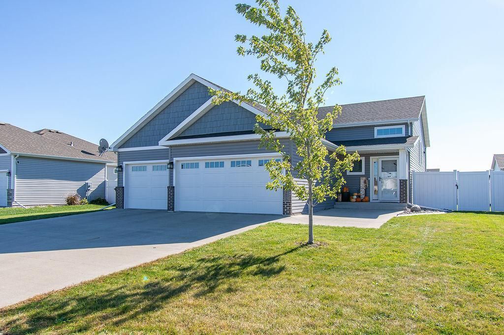 6059 AUTUMN Drive S, Fargo, ND 58104 — exterior