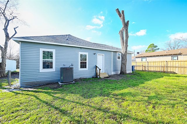 203 E Ann Street, Kaufman, TX 75142