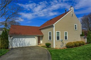 2602 Hunters Point Ct N, Franklin Park, PA 15090