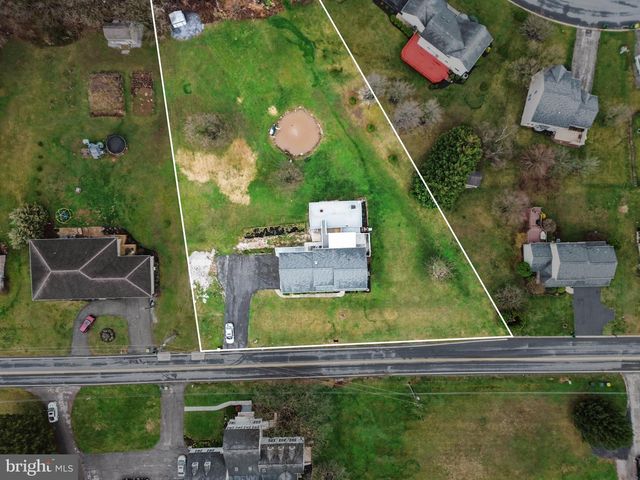 2455 BRANDYWINE LN, York, PA 17404