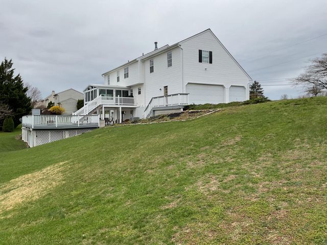 2455 BRANDYWINE LN, York, PA 17404