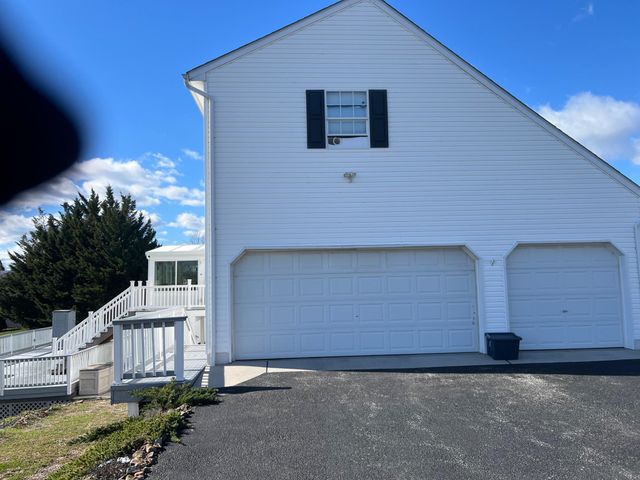 2455 BRANDYWINE LN, York, PA 17404