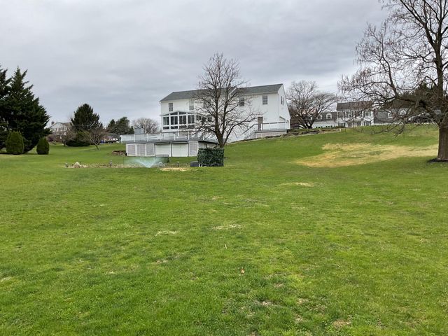 2455 BRANDYWINE LN, York, PA 17404