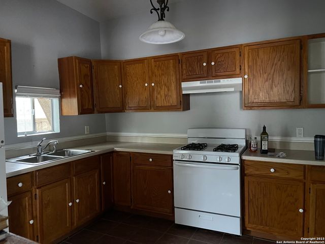 305 BARRERA ST, San Antonio, TX 78210