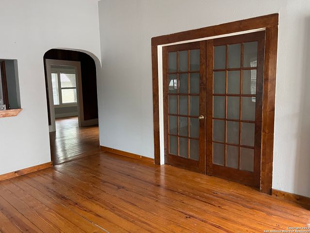 305 BARRERA ST, San Antonio, TX 78210