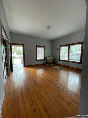 305 BARRERA ST, San Antonio, TX 78210