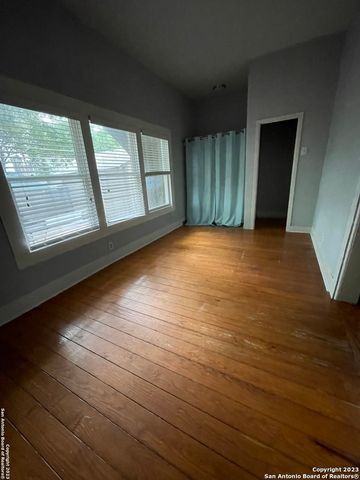 305 BARRERA ST, San Antonio, TX 78210