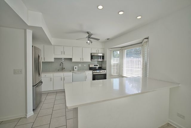 1506 Fernwood Court, Gurnee, IL 60031