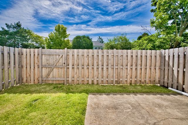 1506 Fernwood Court, Gurnee, IL 60031