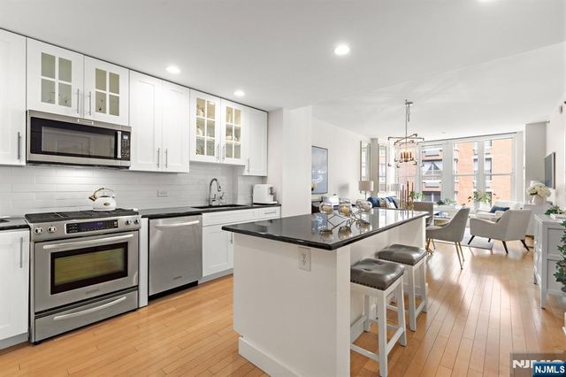 1125 Maxwell Lane 734, Hoboken, NJ 07030