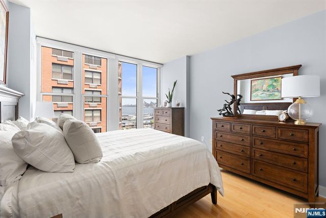 1125 Maxwell Lane 734, Hoboken, NJ 07030