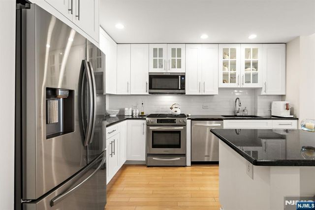1125 Maxwell Lane 734, Hoboken, NJ 07030