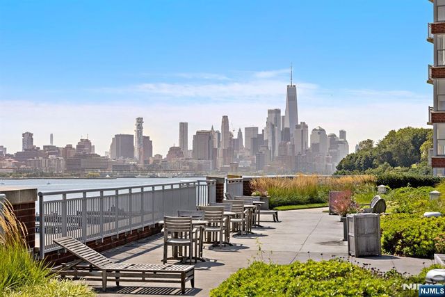1125 Maxwell Lane 734, Hoboken, NJ 07030