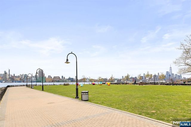 1125 Maxwell Lane 734, Hoboken, NJ 07030