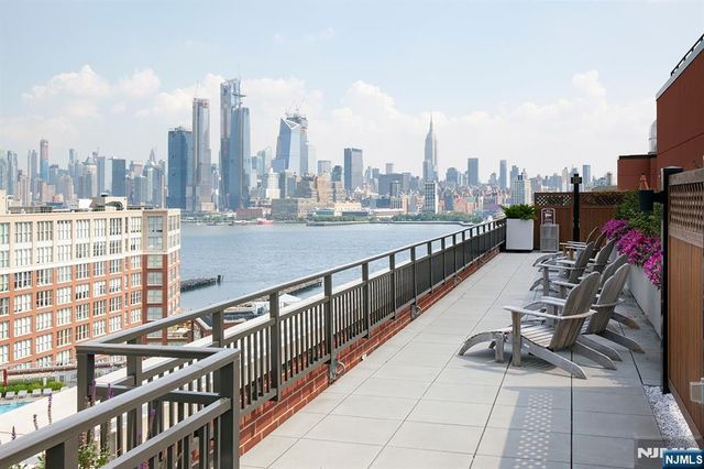 1125 Maxwell Lane 734, Hoboken, NJ 07030