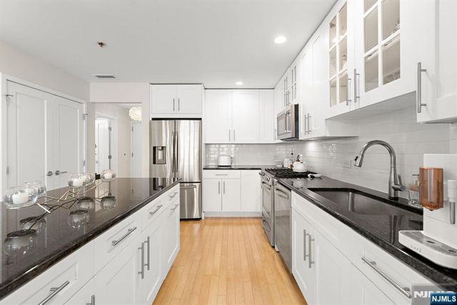 1125 Maxwell Lane 734, Hoboken, NJ 07030