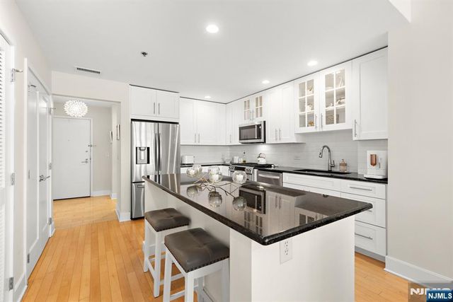 1125 Maxwell Lane 734, Hoboken, NJ 07030
